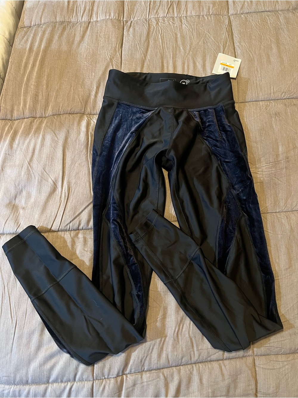 NWT Puma black velvet shiny contour dry cell leggings explosive tights small